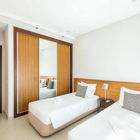 Adaro - Large Luxury Close To Marina *