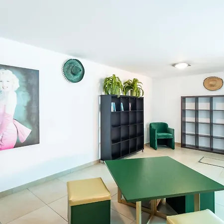 Adaro - Large Luxury Close To Marina