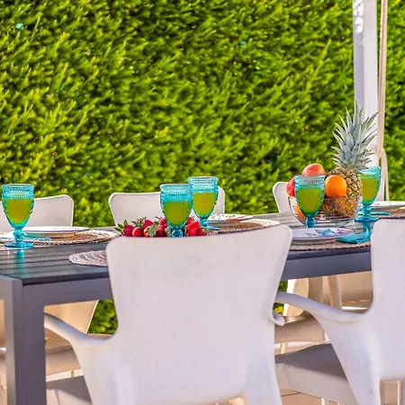 Adaro - Large Luxury Close To Marina