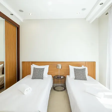 Adaro - Large Luxury Close To Marina Holiday home *