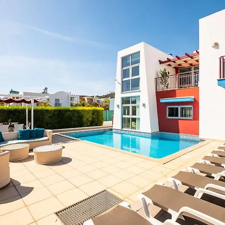 Adaro - Large Luxury Close To Marina Dom wakacyjny *