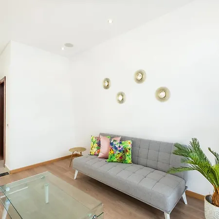 Adaro - Large Luxury Close To Marina