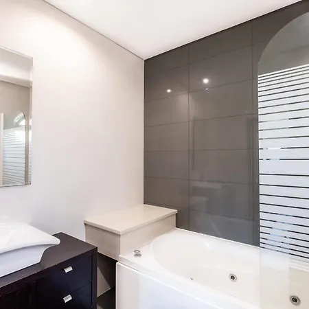 Adaro - Large Luxury Close To Marina Dom wakacyjny *